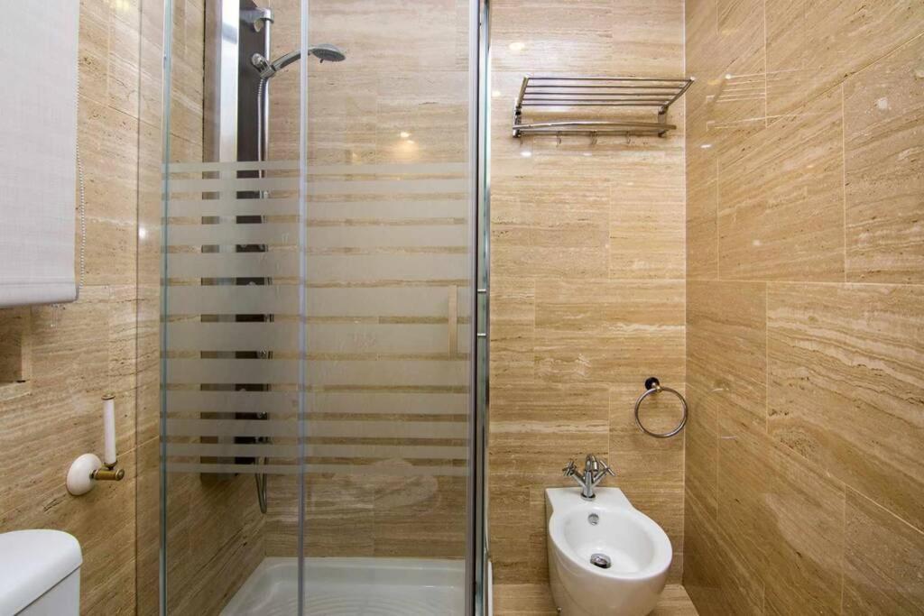 Eco Center Granatensis Catedral 2 Habitaciones Free Parking غرناطة المظهر الخارجي الصورة